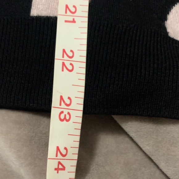 St. John Black and Tan Patterned Sweater cashmere blend - Picture 6 of 7